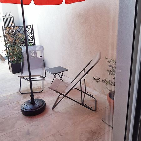 Le Gite D'Eglantine Eyguières Exterior foto