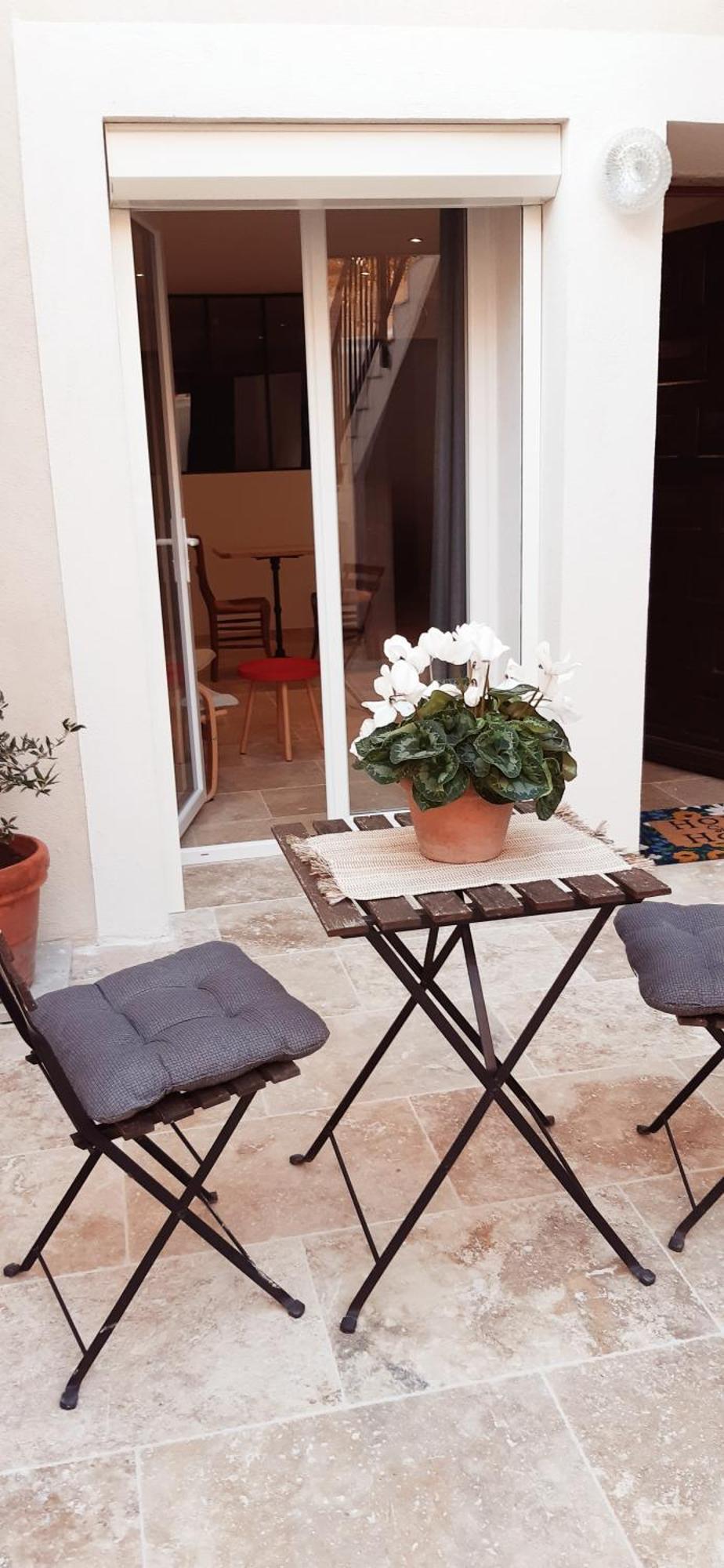 Le Gite D'Eglantine Eyguières Exterior foto